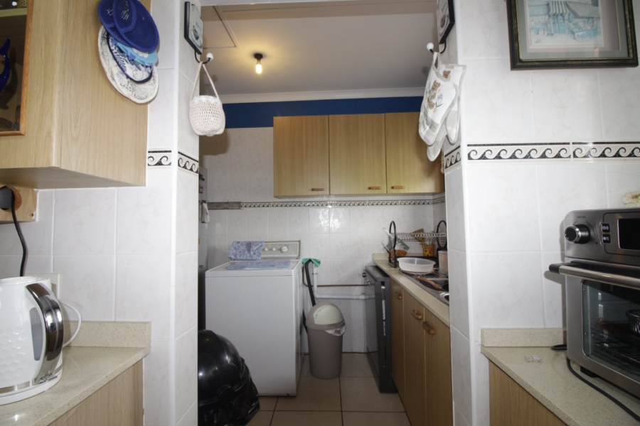 6 Bedroom Property for Sale in Paradise Beach Eastern Cape